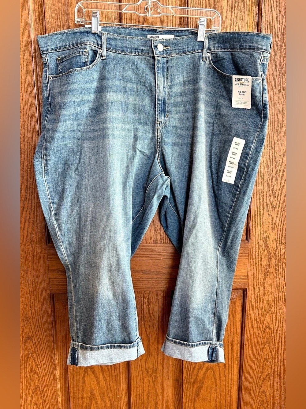 Levi's Signature Mid-Rise Capri Blue NWT